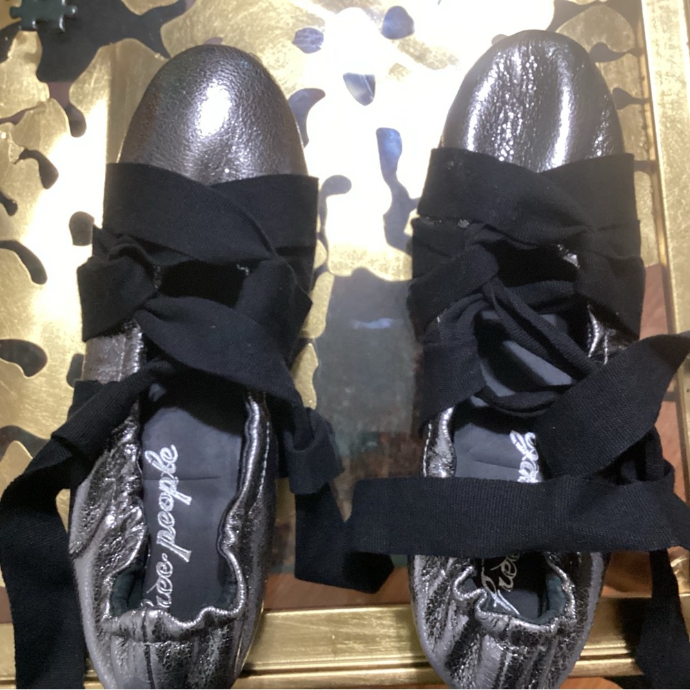 Ladies size 6 ballet flat